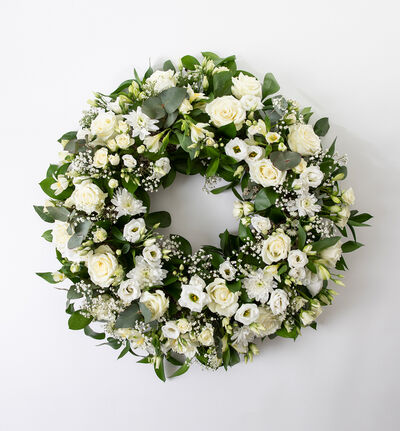 Krans i hvitt og grønt 70 cm Krans i hvitt og grønt 70 cm